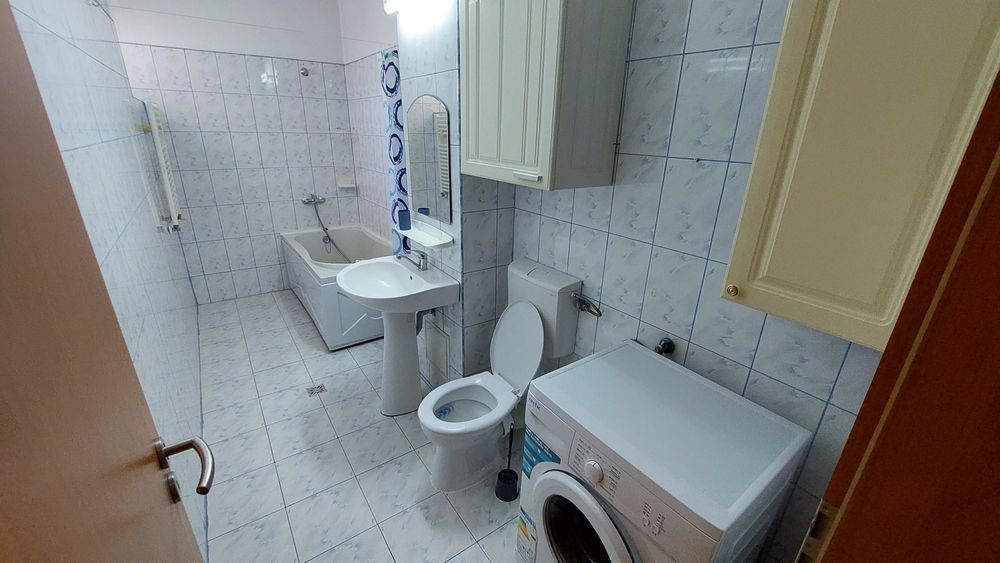 Inchiriez apartament 2 camere cu loc de parcare inclus