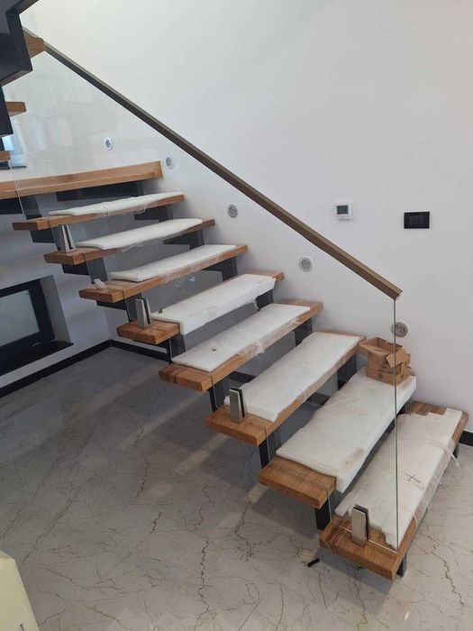 Balustrada de sticla pentru scari si balcoane