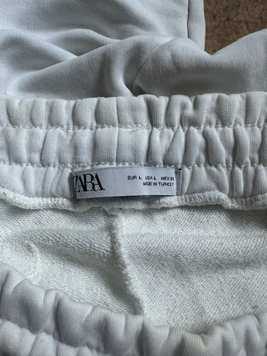 Vand pantaloni scurti Zara