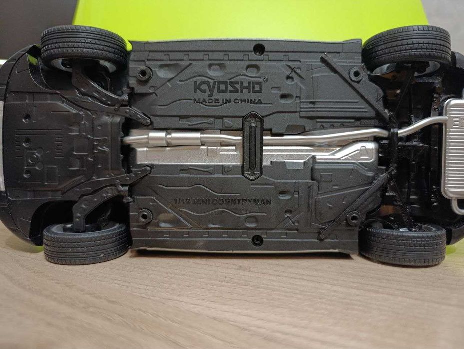 Mini Countryman 1:18 Kyosho б/у — целый корпус, на игру или запчасти