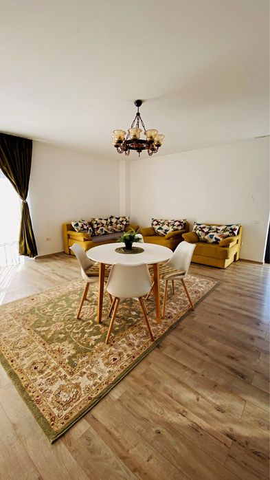 La 3 minute de Mall Coressi. Regim hotelier. 2 camere