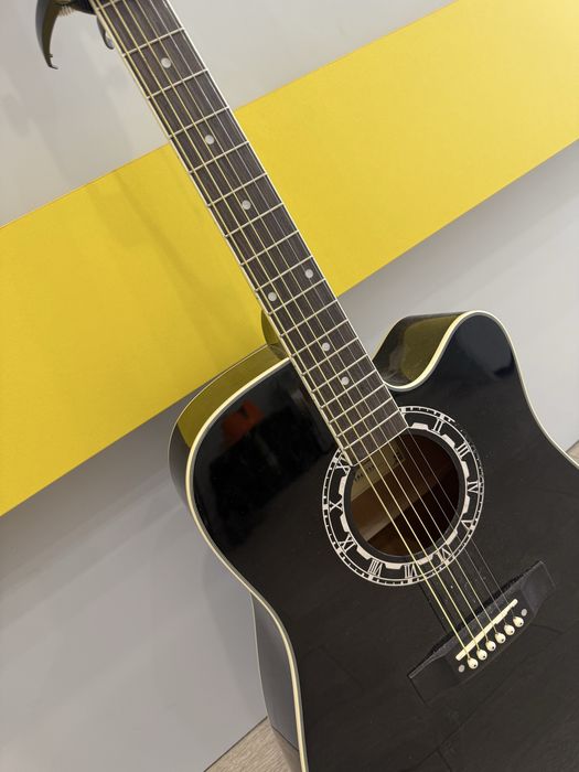 Музыкальный инструмент гитара (7 мкр 12 дом) номер лота 782495