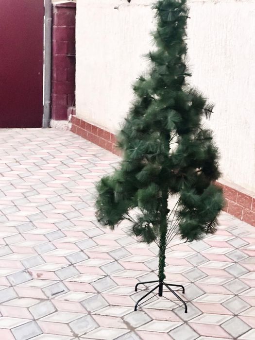 Продаю елку 2х метровую
