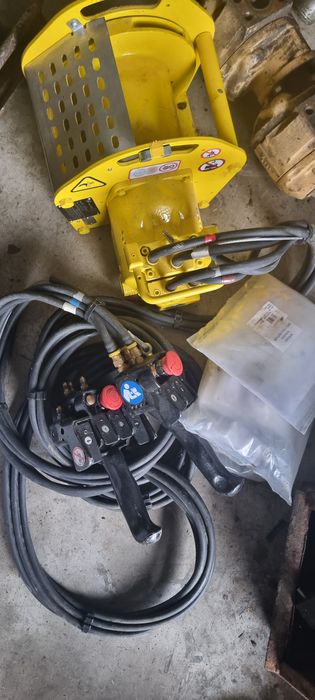 Troliu hidtaulic cu joistic si set motor de rezerva
