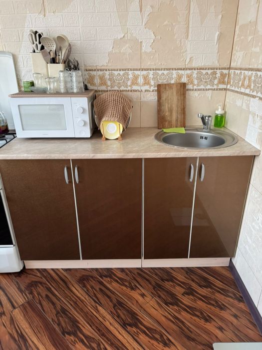 Продам кухонный гарнитур и стол со стульями