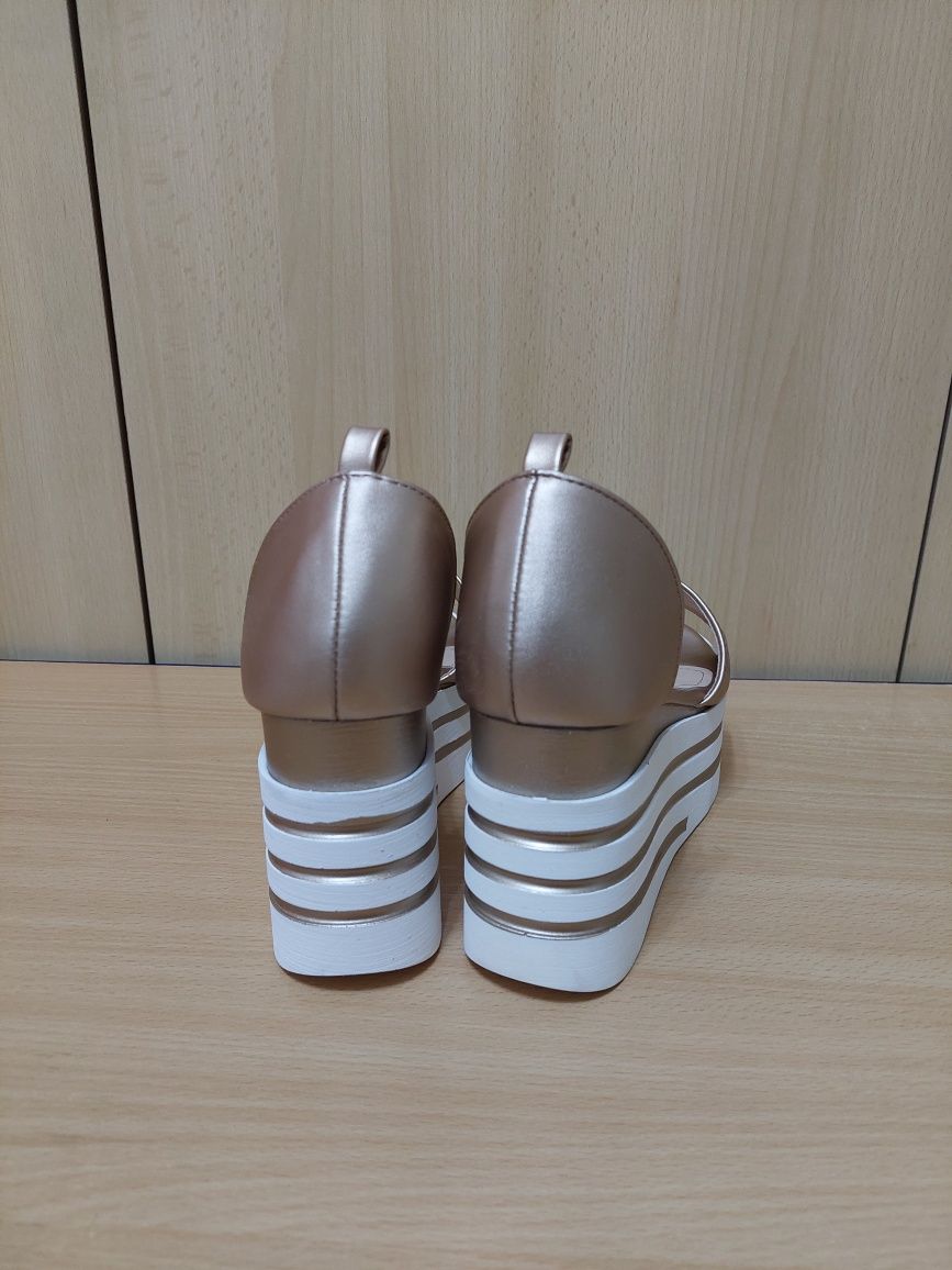 Sandale aurii cu platforma - 37