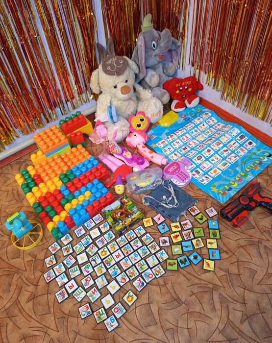 Продаются . Детям игрушки .