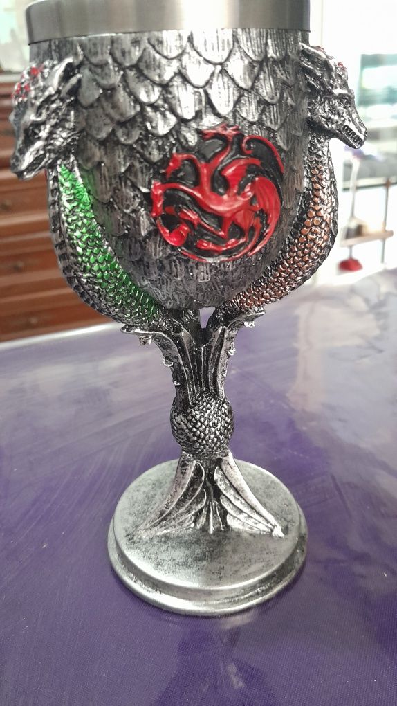 Подам кубок из  Игры Престолов