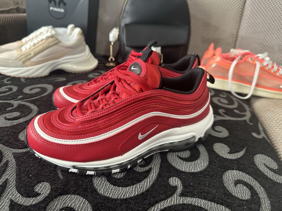 Nike нови и оригинални маратонки, номер 40,