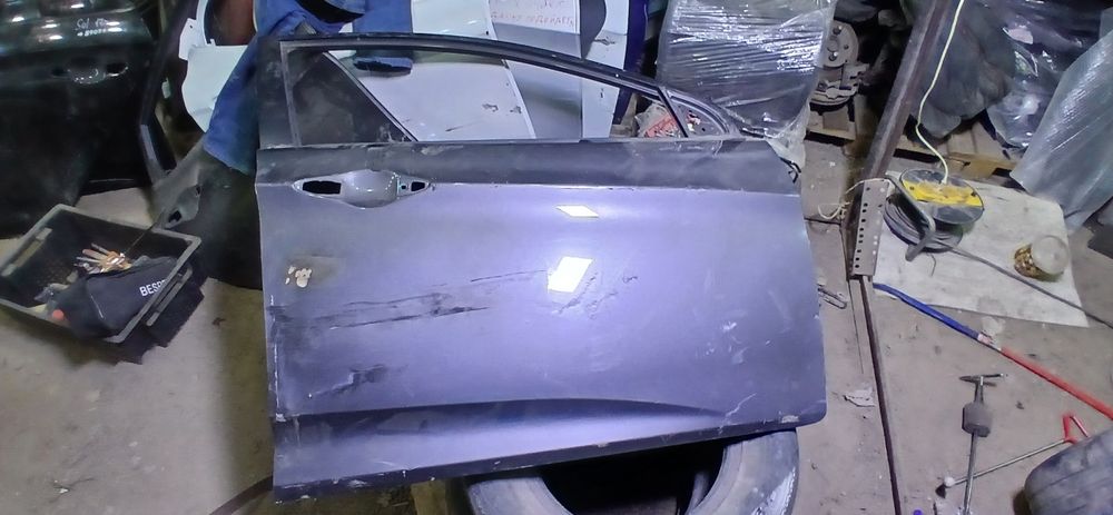 Дверь акцент солярис передняя правая дверь Hyundai Accent Solaris бу о