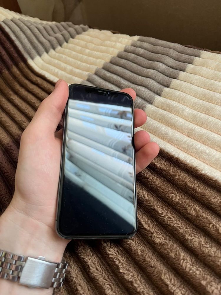 Продам Iphone XS