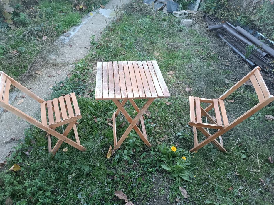 Столове метални и дървени с масичка