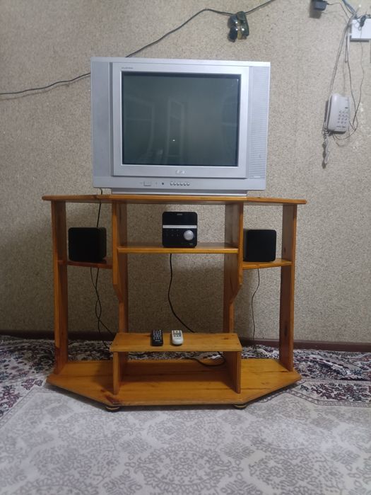 Срочно продаю Телевизор, ДВД приставку, и подставка для ТВ, приемлемые