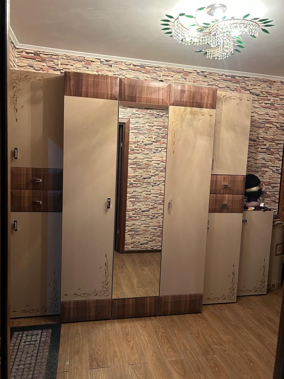 Продам шкаф для прихожей.