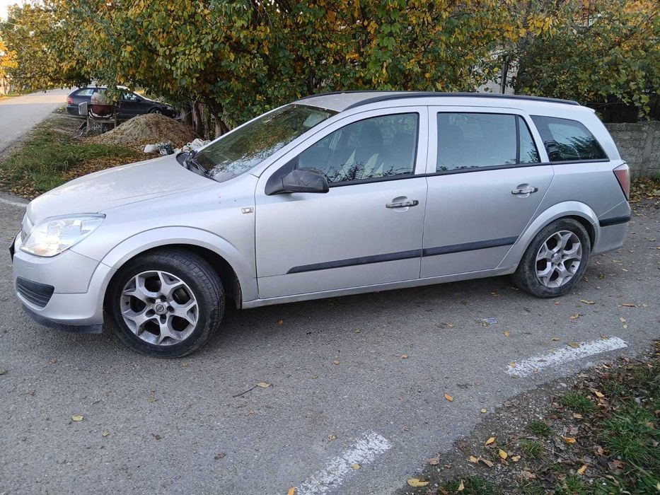 Opel Astra H, 1.7, Clima, Mai duce cativa ani buni. Are multe dotari.