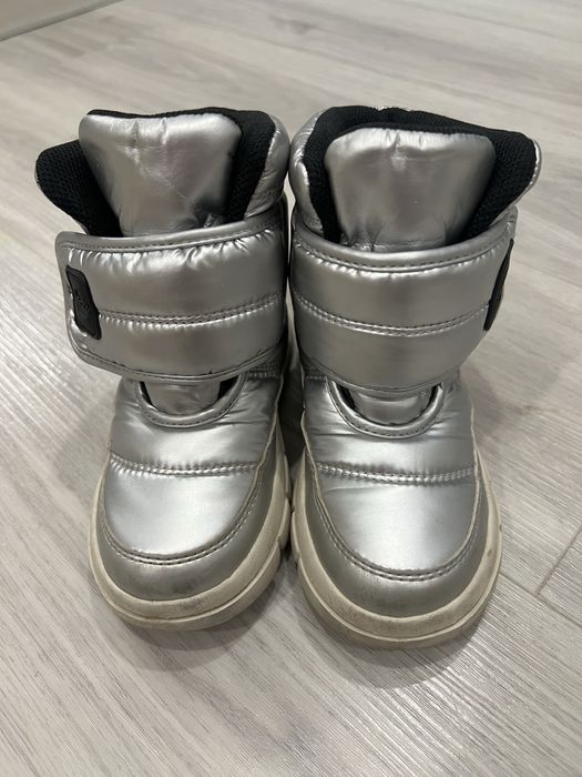 Продам детскую обувь