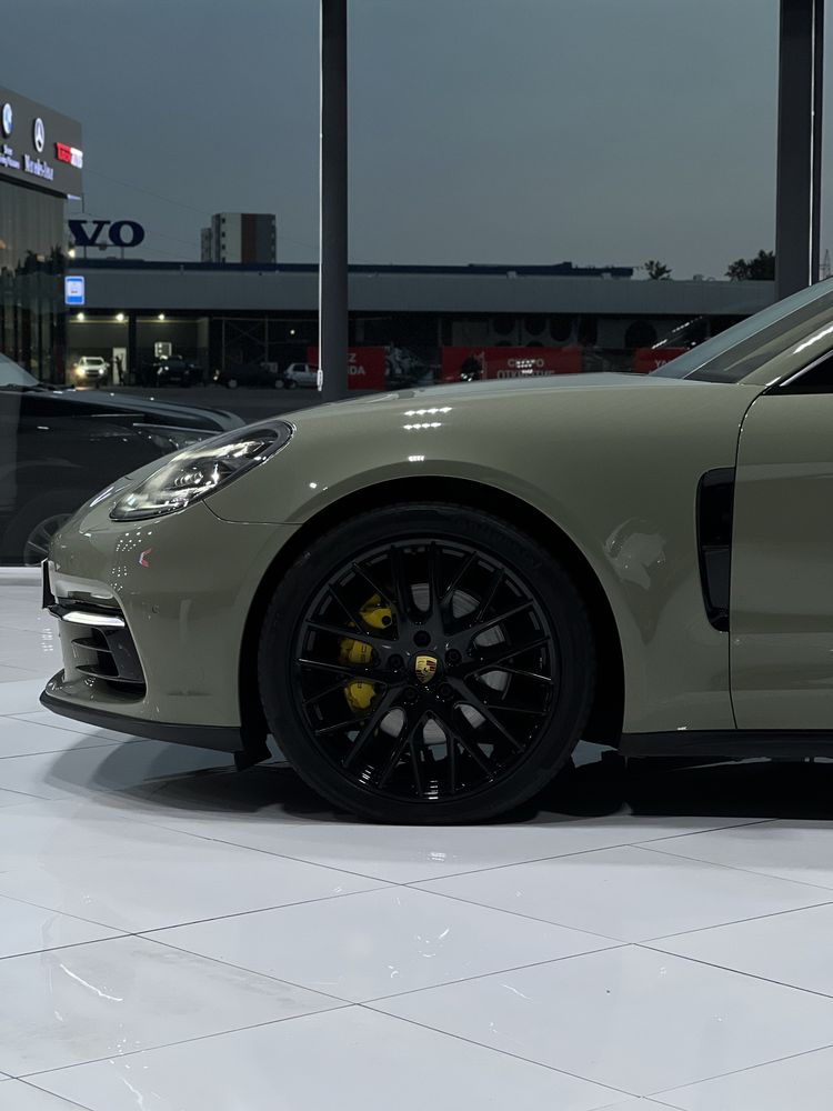 Porsche Panamera 4