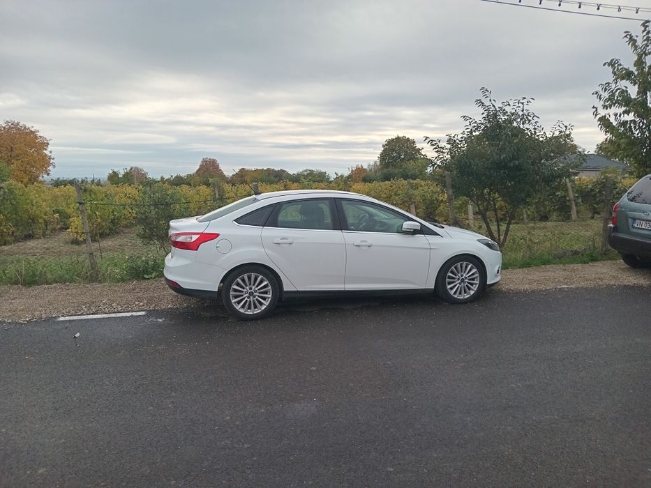 Vand Ford Focus , in stare perfecta, multiple dotari,4000 euro