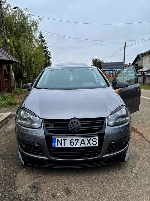 Golf 5 GT.