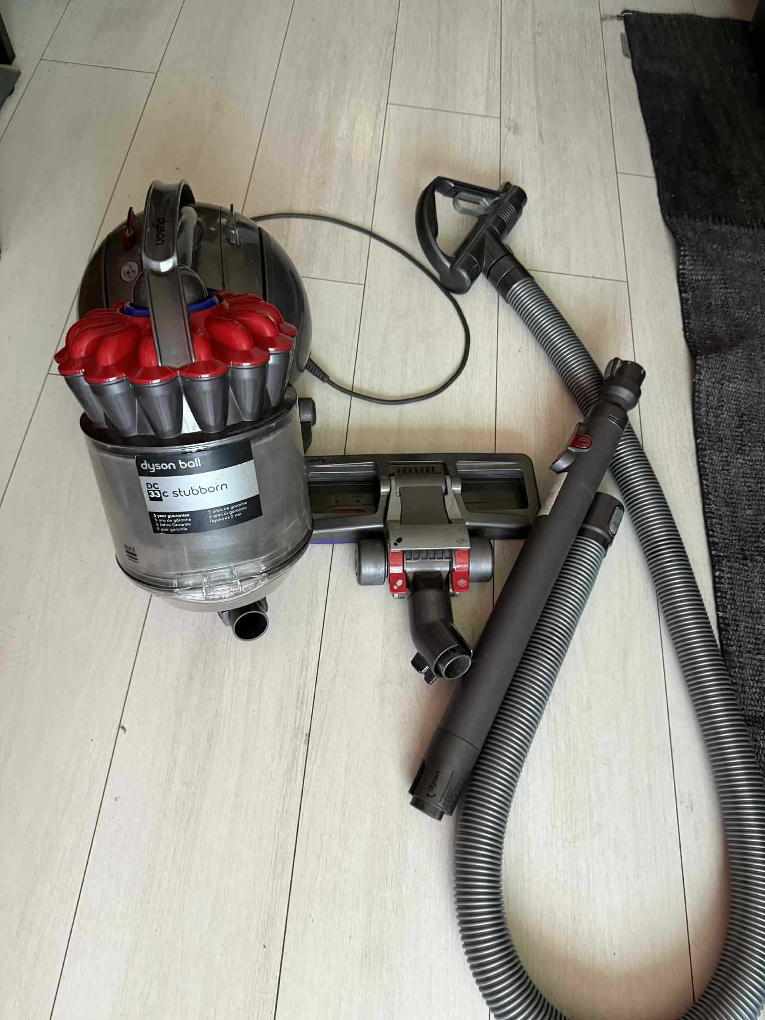 прахосмукачка - Dyson DC33c Stubborn