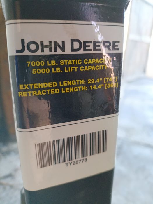 Продам ОРИГИНАЛЬНЫЙ домкрат Jonn Deere,для культиваторов