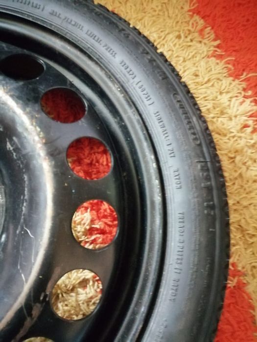 Vând roată de rezervă ingusta cu cauciuc nou. Jenanta este pe 16
