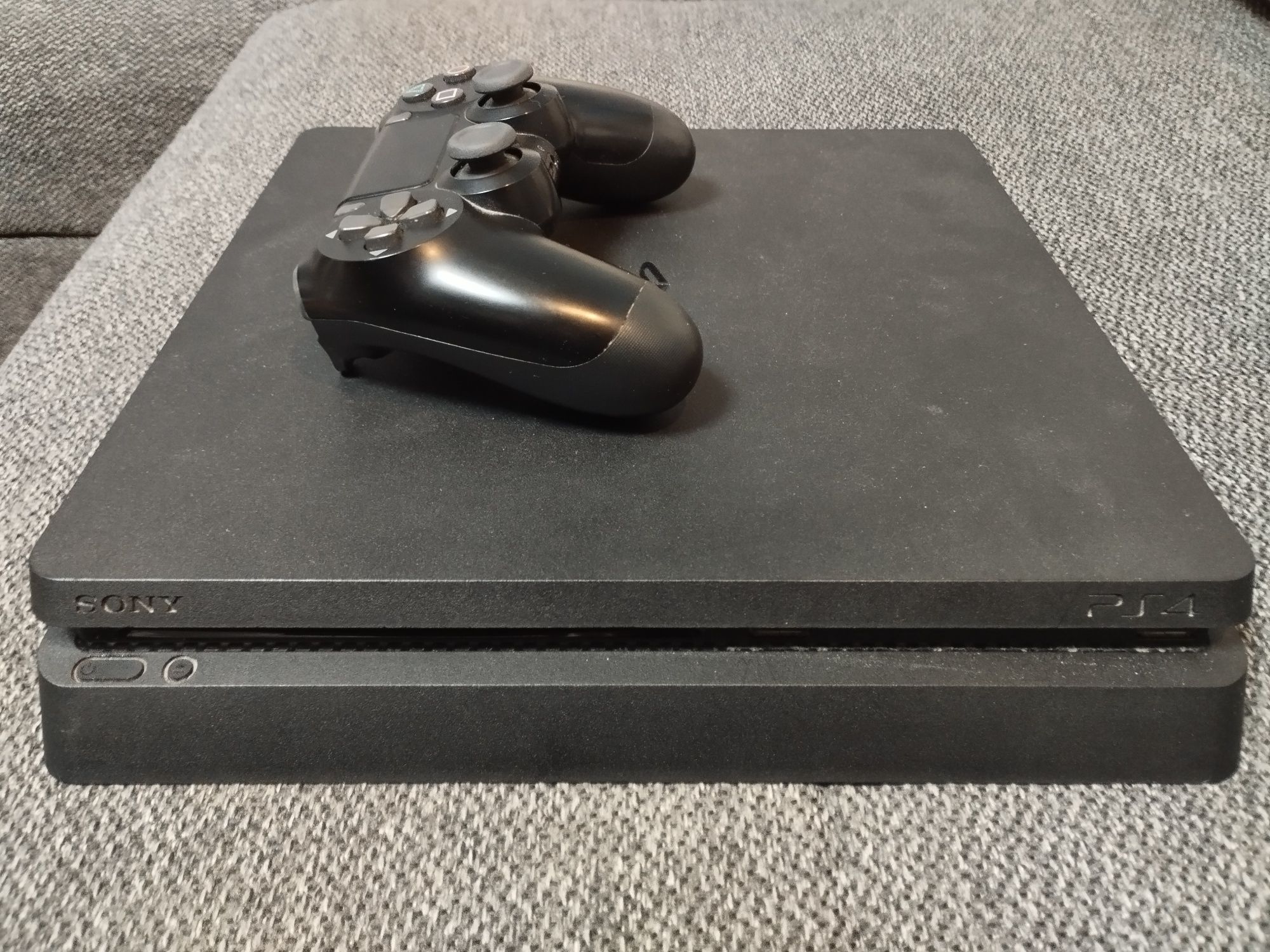 Vând Ps4 slim 500gb