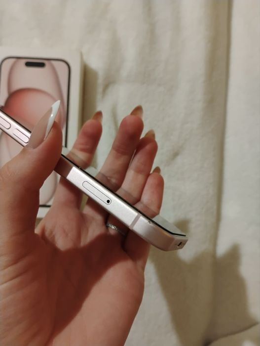 iphone 15 pink  90% baterie