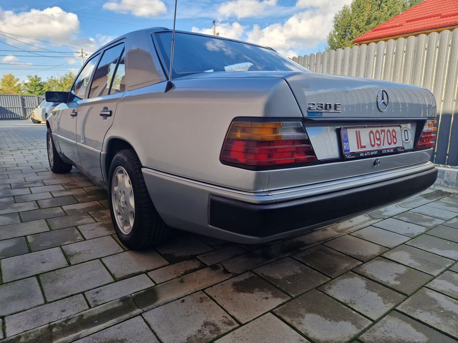 Vând Mercedes-Benz w124 230E impecabil. Vehicul istoric