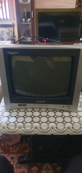 Продавам малък телевизор Нео