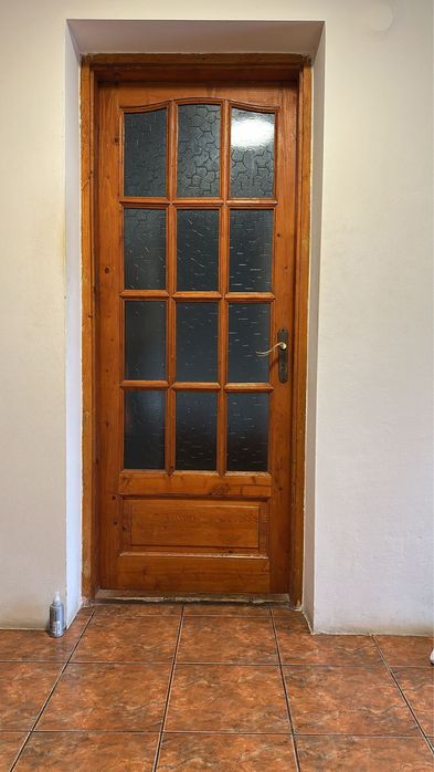 Usi i terior din lemn