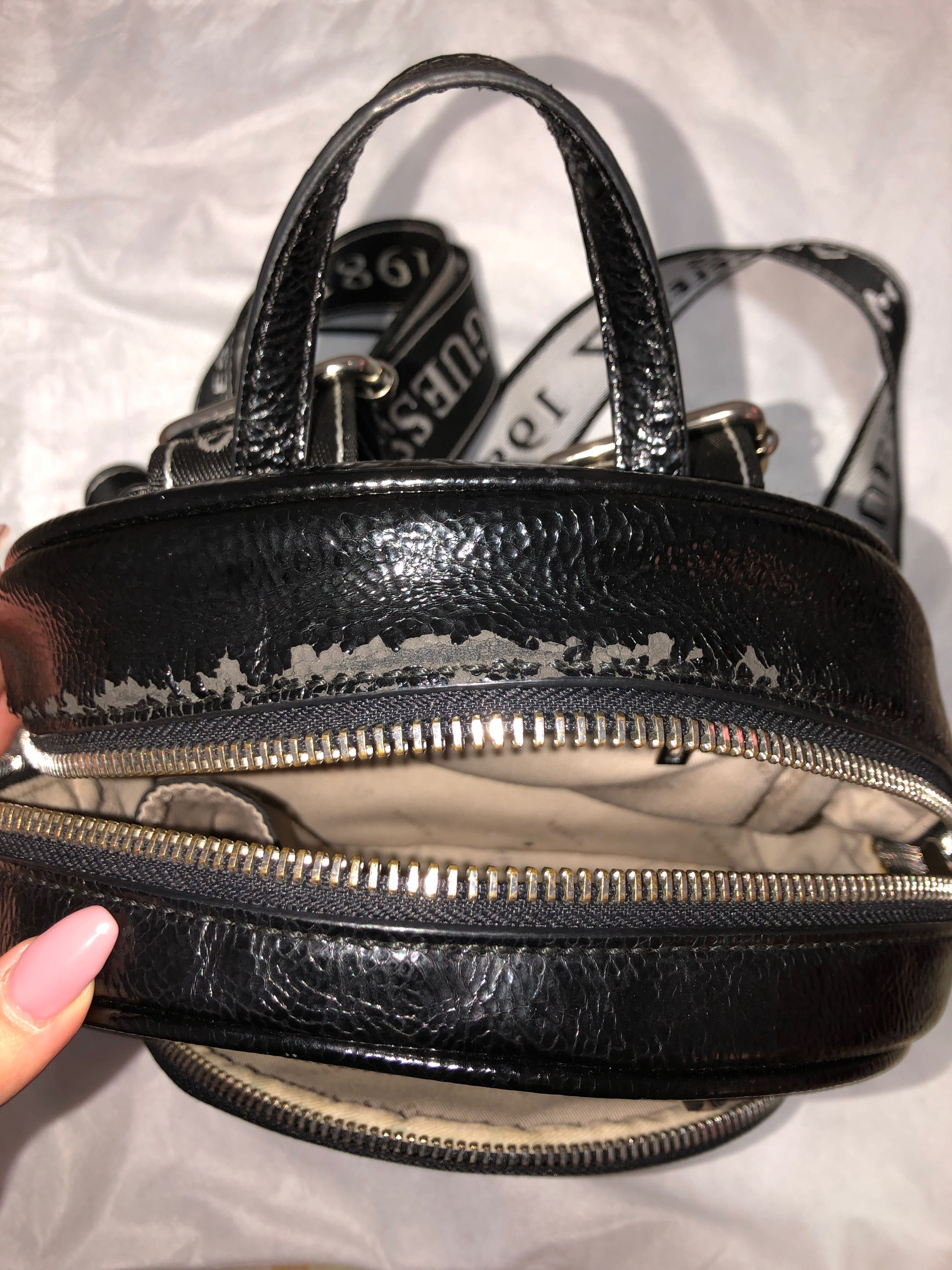 Дамска раница Guess