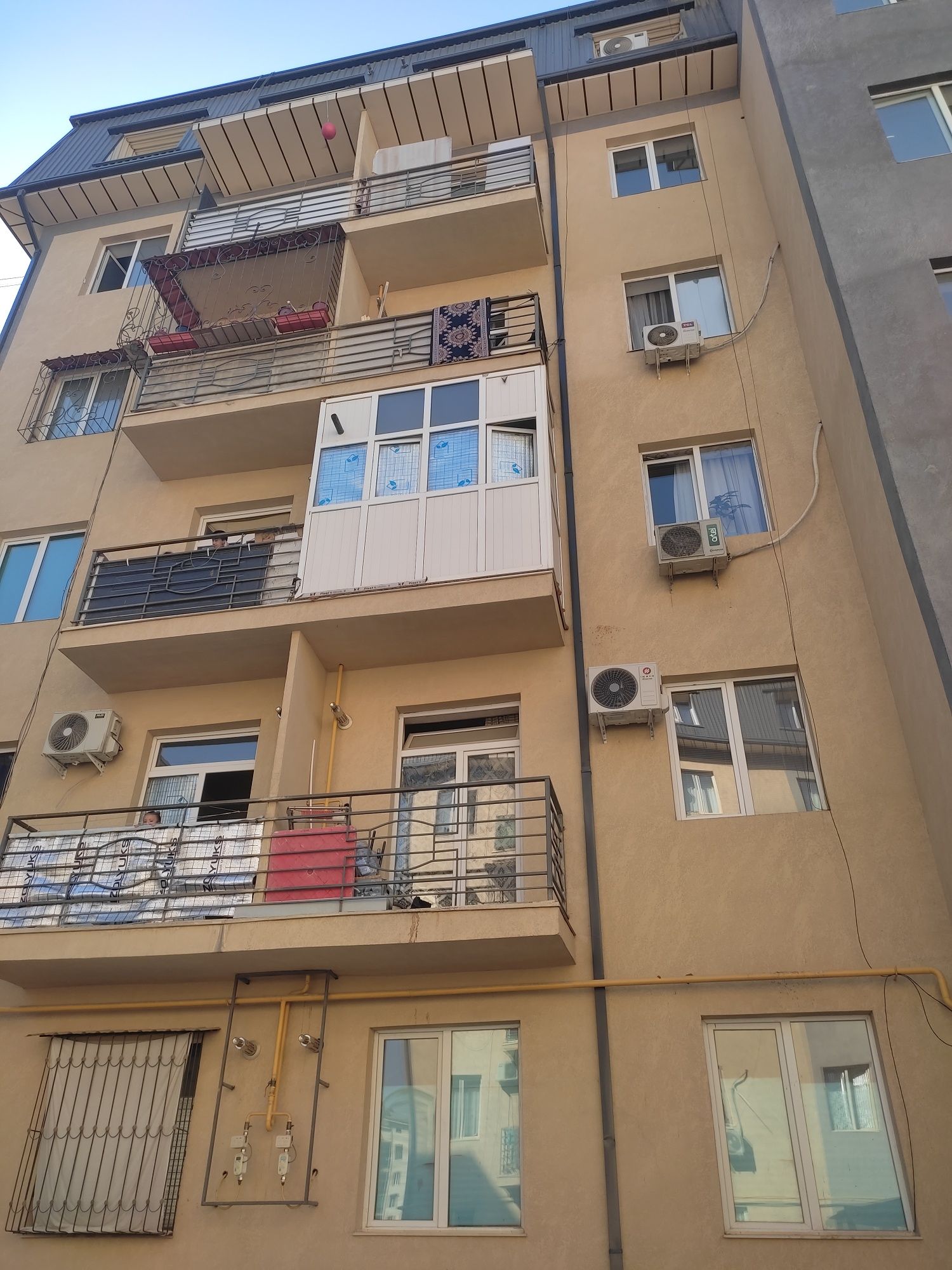Продается квартира возле метро СЕРГЕЛИ