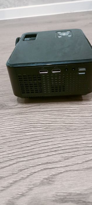 Проектор Everycom m8w