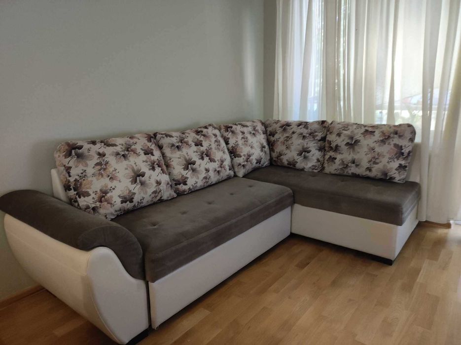 Разтегателен ъглов диван използван с дясна лежанка