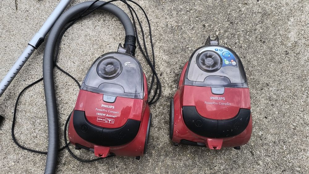 Două aspiratoare Philips