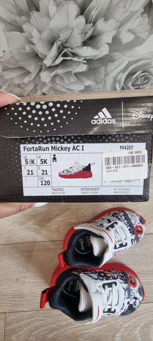 Продавам обувки Adidas FortaRun Mickey