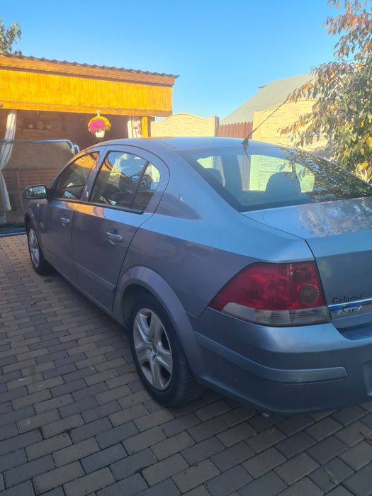 Vânzare Opel Astra H berlina 1.7 Diesel an 2010