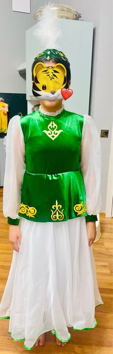 Красивое национальное казахское платье