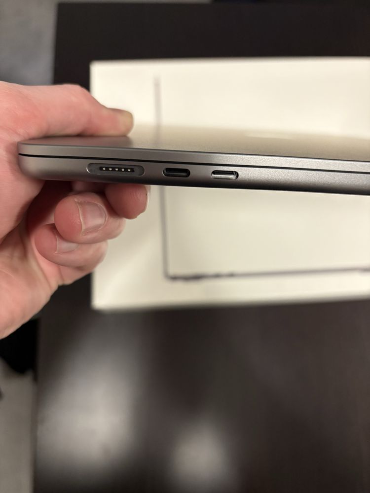 MacBook Air M3 чип с Гаранция - 15 инчов модел 2024