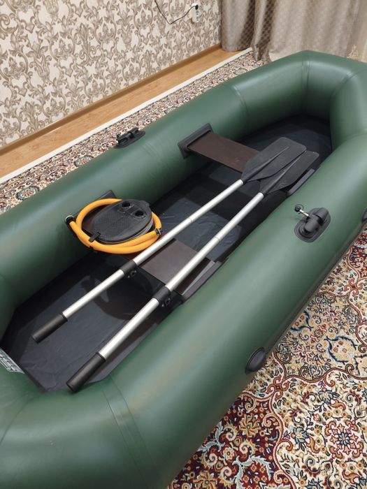 Продам лодку 280 см Румб