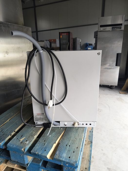 Подбарова чашомиялна -- Италия