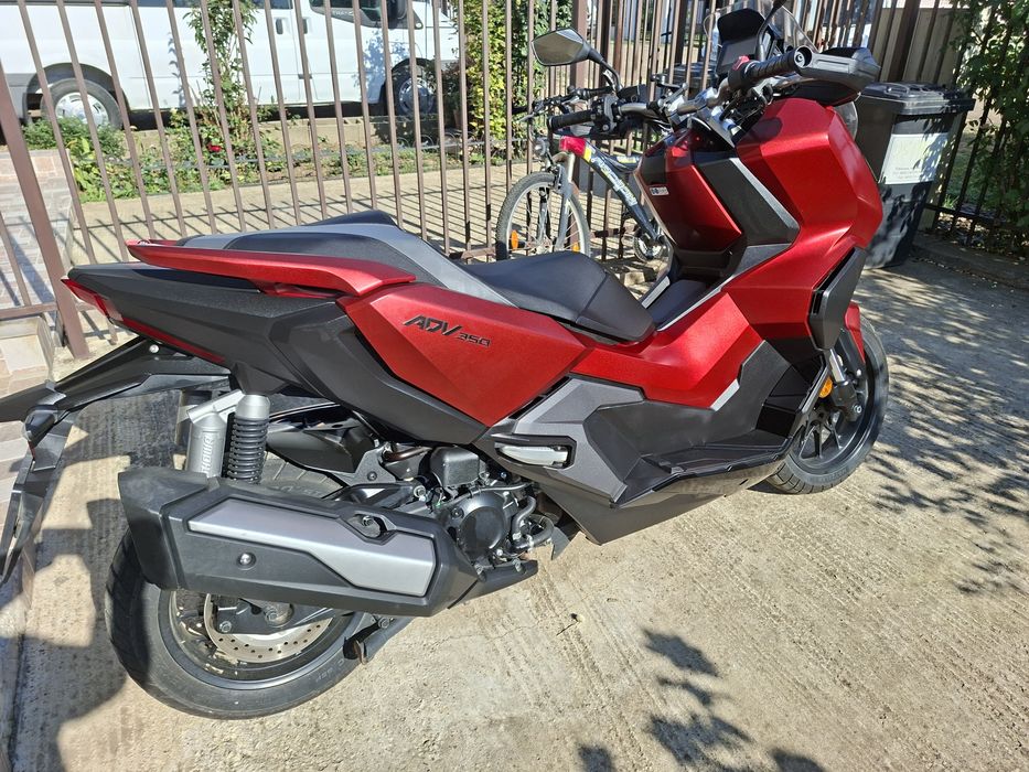 Vând Honda ADV 350
