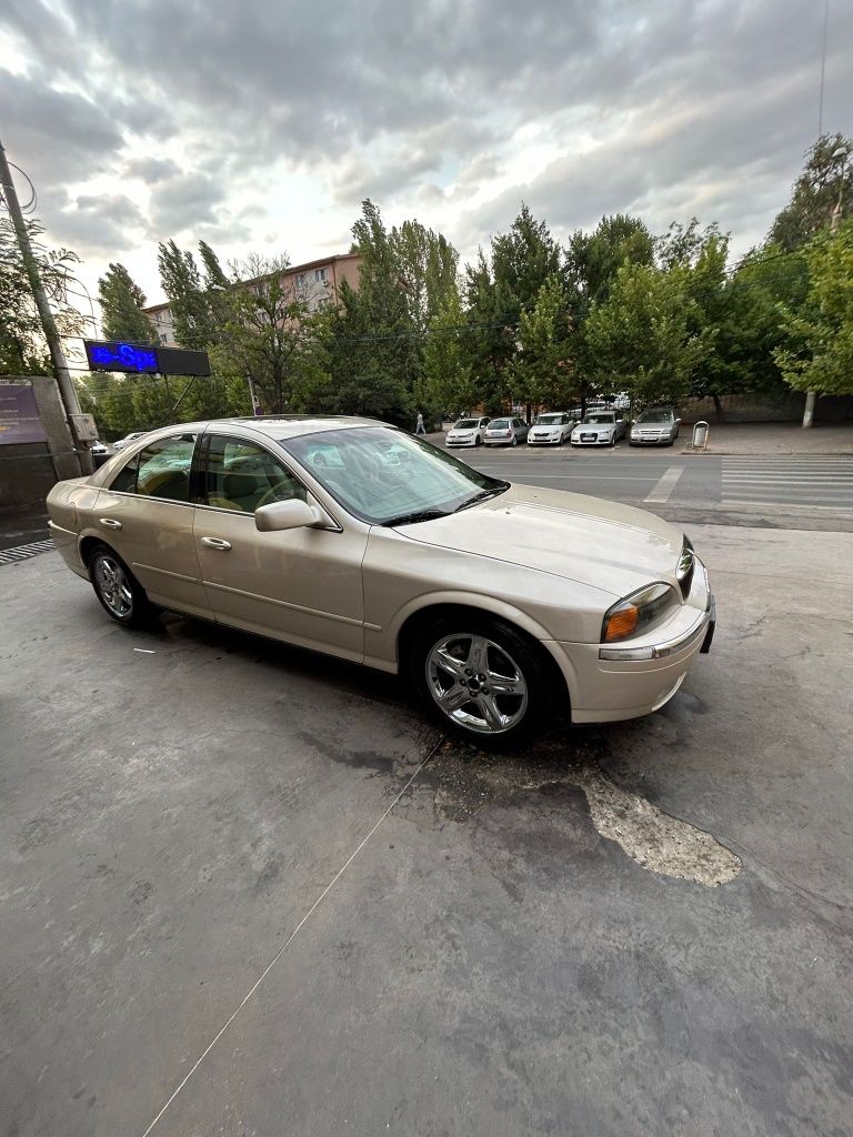 Vând Lincoln LS V8