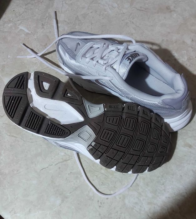 Маратонки nike,модел Initiator с мрежести зони и кожа