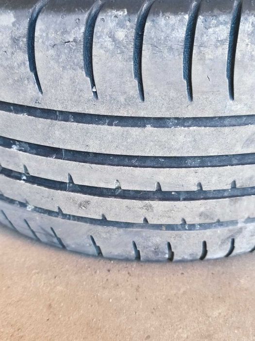 Vând anvelope 235/40R18
