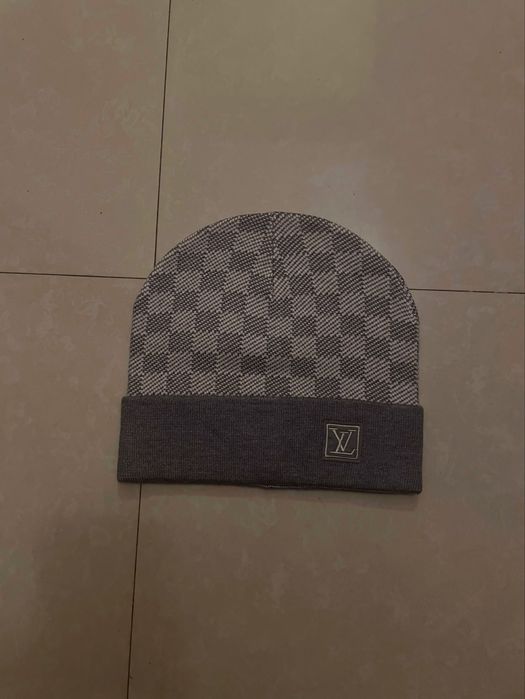 Caciula Gri Louis Vuitton