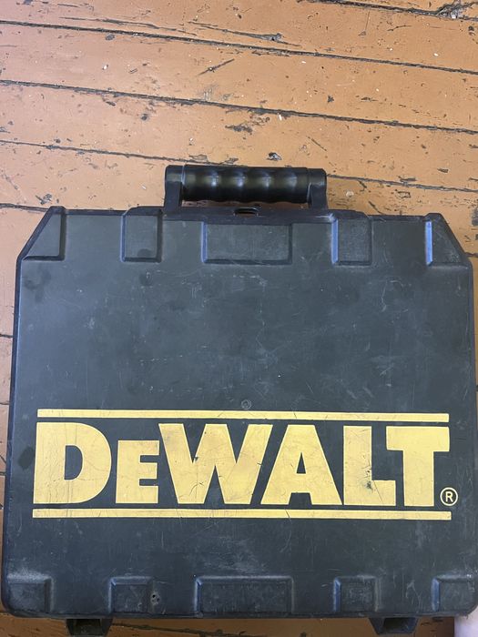 Продам шуруповерт деволт