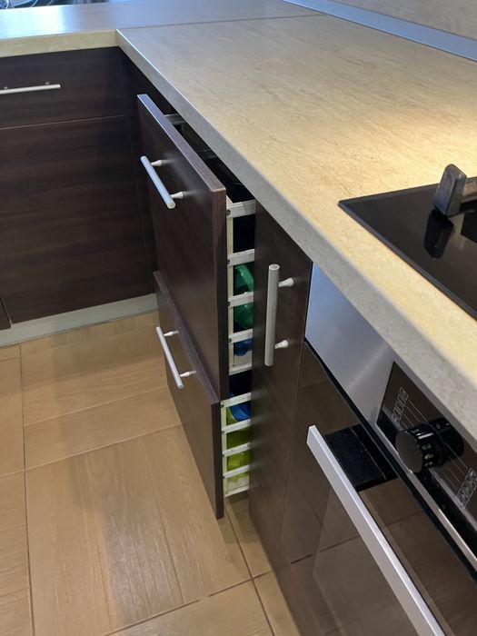 Кухненско обзавеждане, мивка,, плот котлони