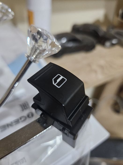 Бутон копче задно стъкло за шкода